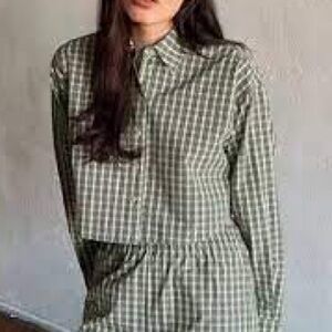 ⭐️ SALE $20 ⭐️ Aritzia Sunday Best NWOT Crop Poppy Poplin Chive Green Plaid Top